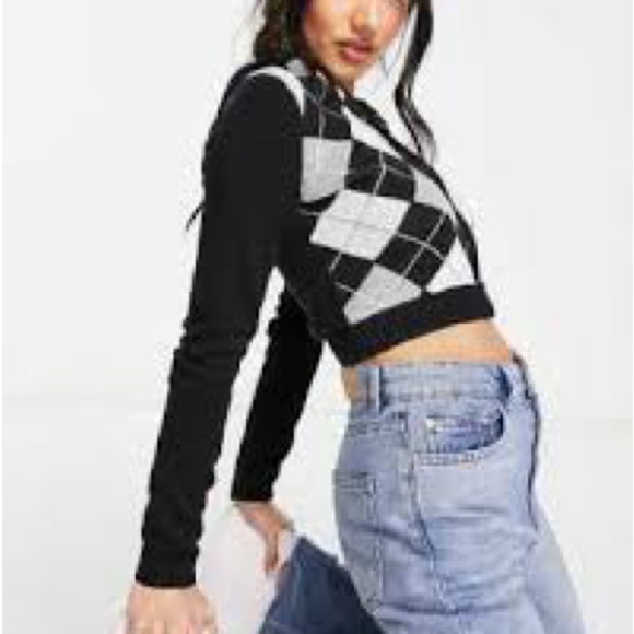 Hollister • Y2K Argyle Print Zip Hooded Cropped Sweater - Picture 2 of 10